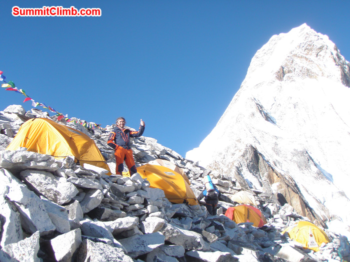 Camp 1, Henri Geller waving. Photo Kunnar Karu.