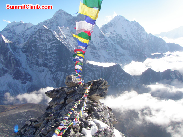 Player flag above camp 1. Photo Kunnar Karu.