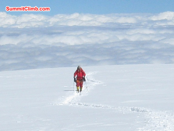 JJ crossing the vast summit plateau of Cho Oyu. Matti Sunell Photo