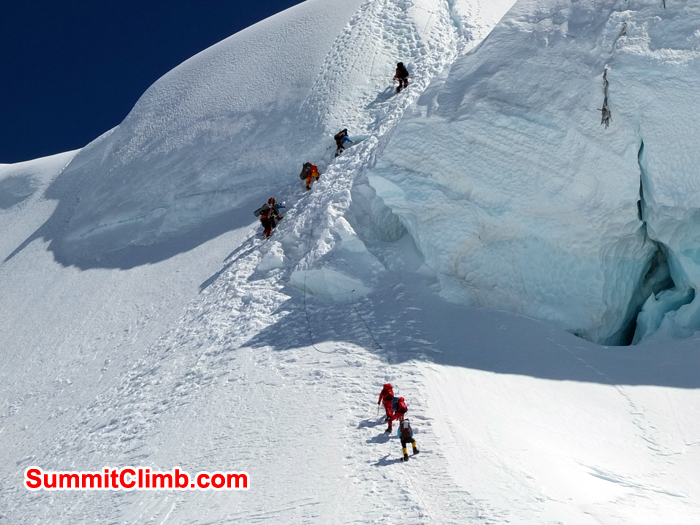 climbing up the icecliff from cho oyu, summitclimb