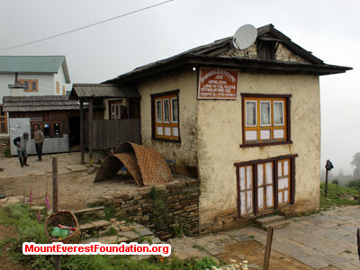 nepal volunteer trek, tea house on the way