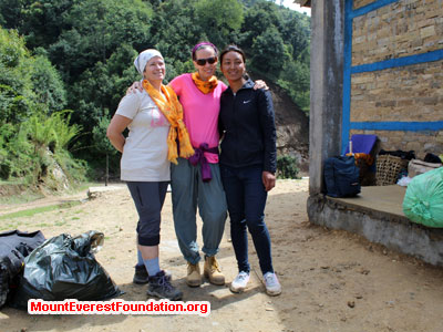 nepal volunteer trek, team posing for photo