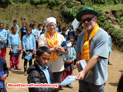 nepal volunteer trek, donation to school